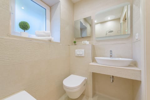 Apartment, 2 Twin Beds | Bathroom amenities | Separate tub and shower, rainfall showerhead, hair dryer, towels
