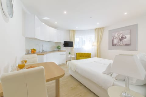 Apartment, 1 Double Bed | Desk, free WiFi