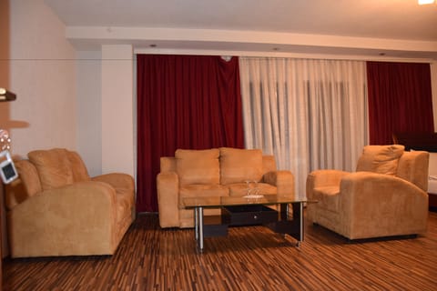 Deluxe Triple Room | Living area | Flat-screen TV, fireplace