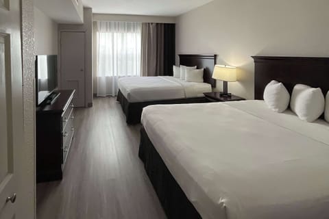 Suite, 1 Bedroom, Non Smoking | Desk, iron/ironing board, free cribs/infant beds, rollaway beds