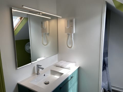 Double Room | Desk, soundproofing, iron/ironing board, cribs/infant beds