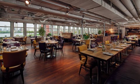 2 restaurants; breakfast, lunch, and dinner served