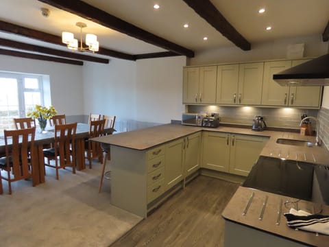 Egyptian cotton sheets, iron/ironing board, free WiFi, bed sheets