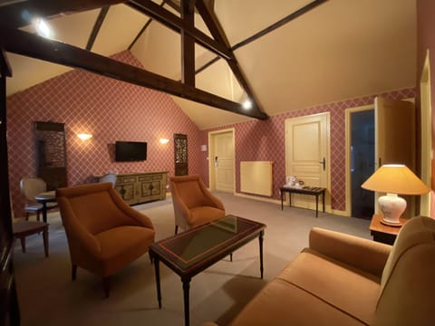 Junior Suite, 1 Queen Bed, Non Smoking | Premium bedding, minibar, in-room safe, individually furnished