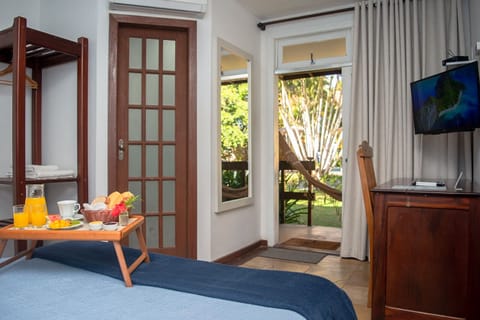 Twin Room | Premium bedding, pillowtop beds, desk, laptop workspace