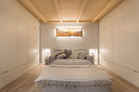 Studio | Individually decorated, individually furnished, desk, soundproofing