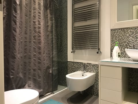 Economy Double Room, Shared Bathroom | Bathroom | Shower, rainfall showerhead, free toiletries, hair dryer