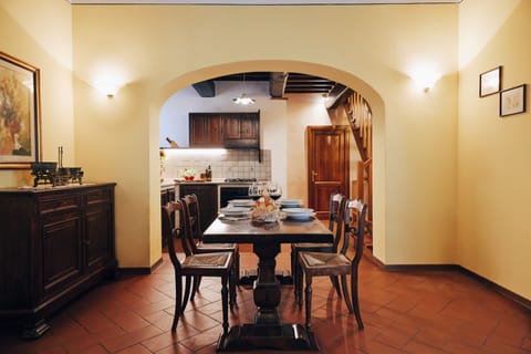 Apartment, 3 Bedrooms, 2 Bathrooms (Il Melograno) | Dining room