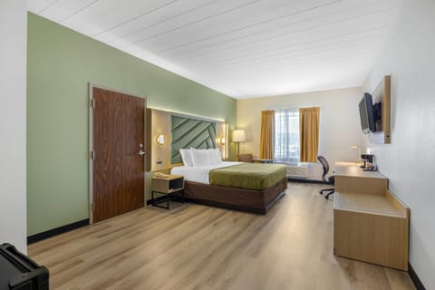 Room, 1 King Bed, Accessible, Non Smoking | Premium bedding, pillowtop beds, in-room safe, desk