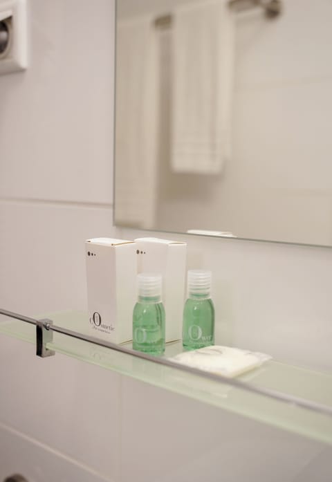 Single Room | Bathroom | Free toiletries, towels