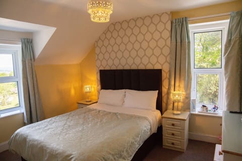Double Room | In-room safe, desk, soundproofing, iron/ironing board