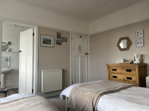 Twin Room, Ensuite (Mevagissey Room)
