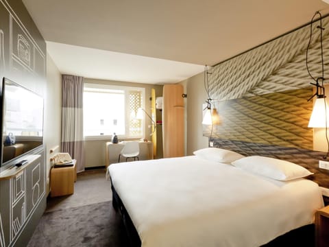 Premium bedding, pillowtop beds, individually furnished, desk