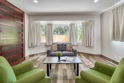 Deluxe Suite, 1 King Bed | Premium bedding, pillowtop beds, blackout drapes, iron/ironing board