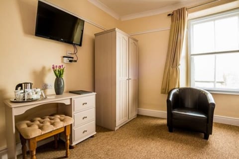 Twin Room | Iron/ironing board, free WiFi, bed sheets