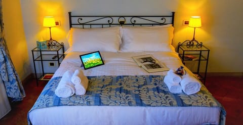 Double Room | Desk, iron/ironing board, rollaway beds, free WiFi