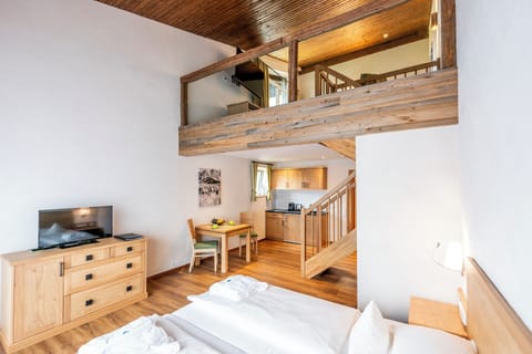 Superior Suite, 1 Queen Bed with Sofa bed | Private kitchen | Highchair