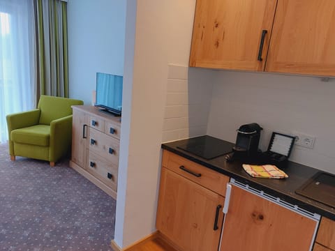 Standard Double Room | Private kitchen | Highchair