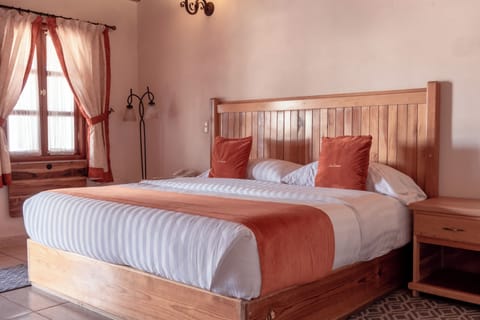 Standard Room, 1 King Bed | Free WiFi, bed sheets