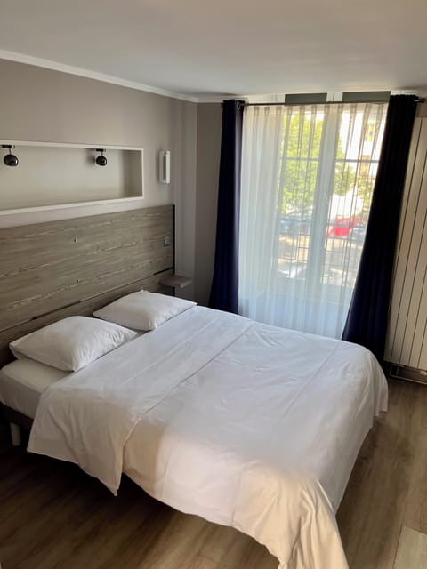 Individually decorated, individually furnished, desk, soundproofing