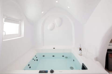 Grand Suite, 1 King Bed, Hot Tub, Garden View | Bathroom | Separate tub and shower, jetted tub, free toiletries, hair dryer