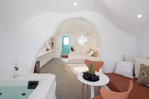 Grand Suite, 1 King Bed, Hot Tub, Garden View | Egyptian cotton sheets, premium bedding, memory foam beds