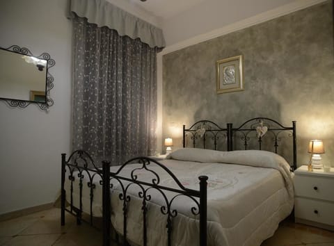 Frette Italian sheets, premium bedding, iron/ironing board, free WiFi