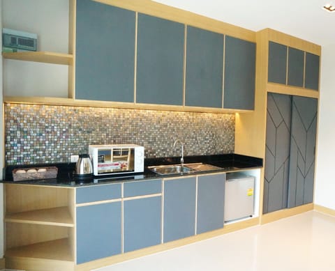 Superior Studio Room | Microwave