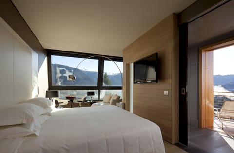 Junior Suite, Balcony (Emotional SPA) | Premium bedding, minibar, in-room safe, desk