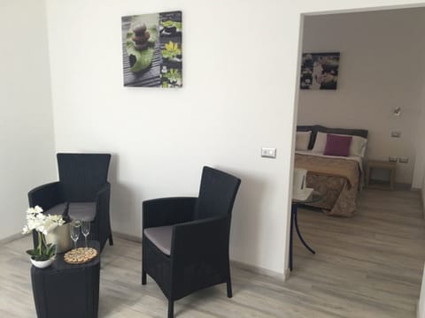 Family Suite, Balcony, Lake View | Living area