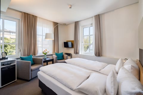 Double Room, 1 Bedroom | Hypo-allergenic bedding, down comforters, in-room safe, laptop workspace