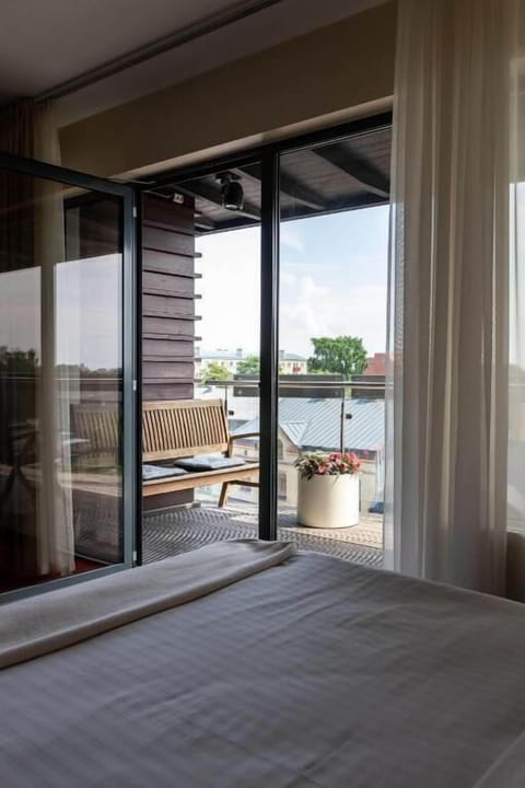 Comfort Double Room, Balcony | Select Comfort beds, in-room safe, desk, iron/ironing board