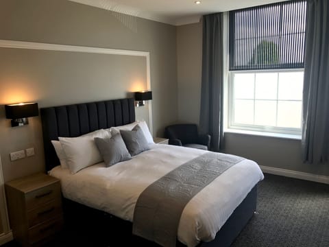 Superior Double Room, 1 King Bed, Accessible | In-room safe, iron/ironing board, free WiFi, bed sheets