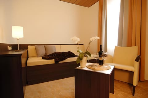 Suite | Living area | Flat-screen TV