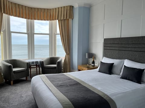 Premier Double Room, Ensuite, Sea View (and Bay Window) | Free WiFi