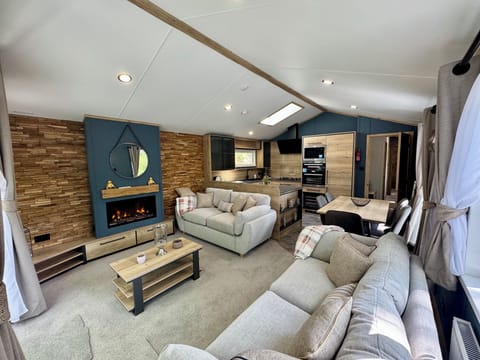 Waterfall Lodge 2 bedroom-No Pets | 1 bedroom, individually decorated, individually furnished