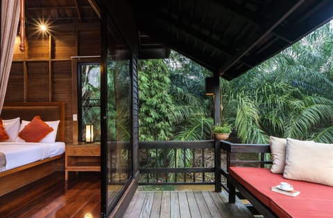 Baan Bueng Bua | Balcony