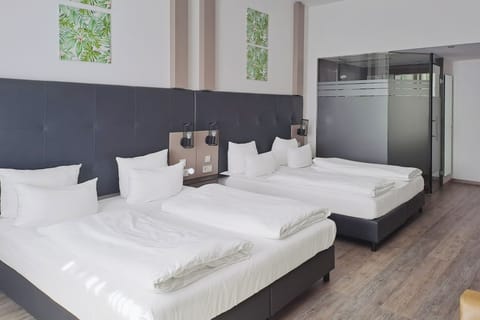 Family Room, Multiple Beds (Family Room) | Hypo-allergenic bedding, in-room safe, desk, blackout drapes