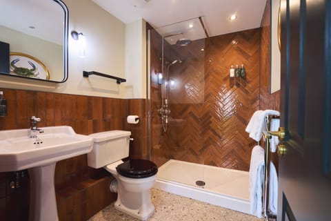 Shower, free toiletries, hair dryer, towels