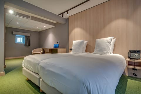 Comfort Double or Twin Room | Minibar, in-room safe, desk, soundproofing