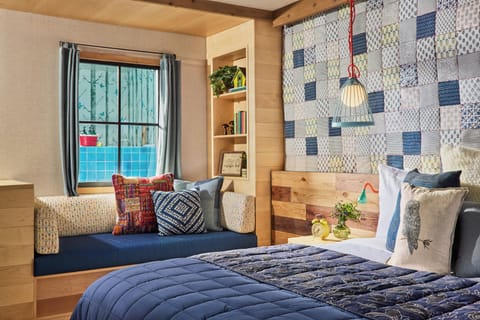 Egyptian cotton sheets, premium bedding, down comforters, pillowtop beds