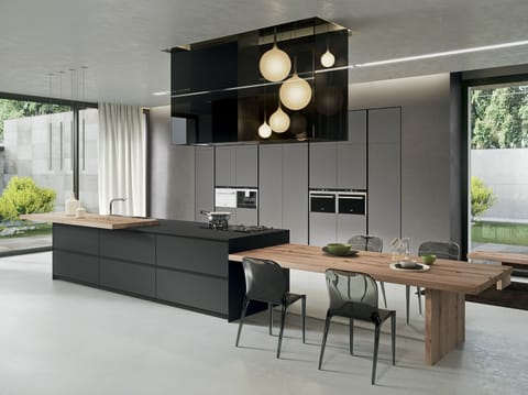Full-size fridge, microwave, oven, stovetop