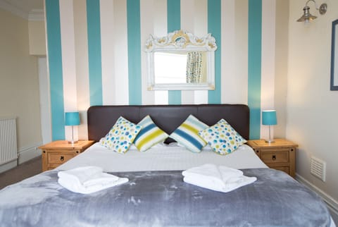 Double Room, 1 Double Bed | Iron/ironing board, free WiFi, bed sheets