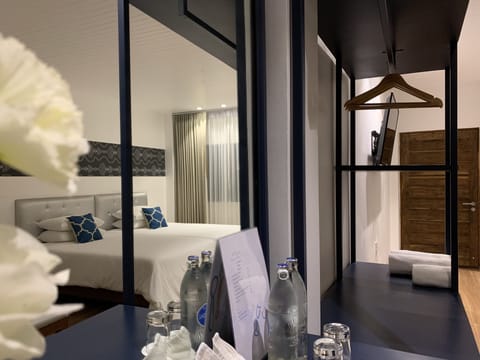 Deluxe Twin Room | Tech