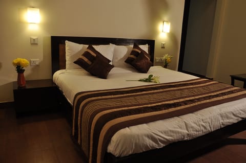 Deluxe Room | Egyptian cotton sheets, premium bedding, desk, laptop workspace