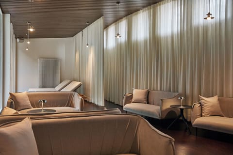 Couples treatment rooms, sauna, steam room, body treatments