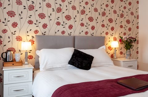 Double Room | Blackout drapes, iron/ironing board, free WiFi, bed sheets