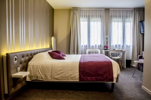 Premium Double Room | Premium bedding, desk, blackout drapes, soundproofing