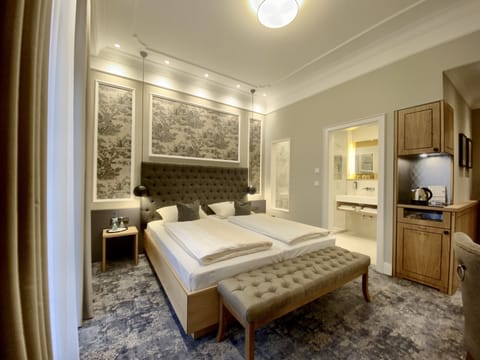 Deluxe Double Room | Hypo-allergenic bedding, minibar, individually furnished, desk