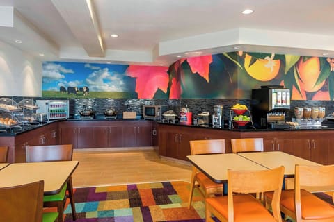 Free daily continental breakfast